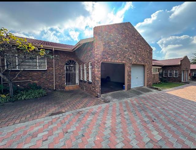 3 BEDROOM SIMPLEX FOR SALE IN BIRCHLEIGH